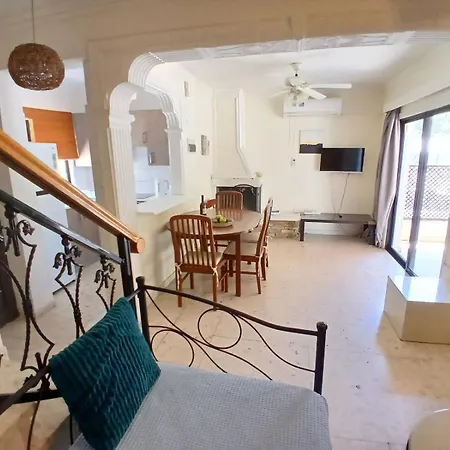 Miltos House Case de vacanță Larnaca